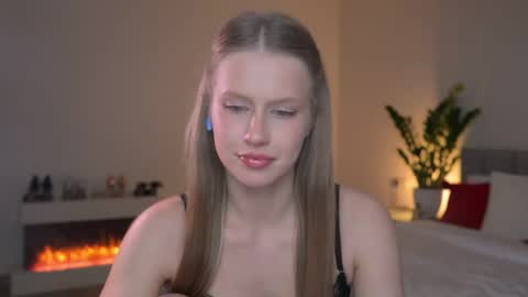 Snapshot of ella_twinkle chatting on April 2026 06:21:01 PM Ella online show from April 2026 06:21:01 PM