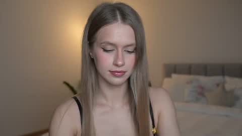 Snapshot of ella_twinkle chatting on June 2026 06:39:01 PM Ella online show from June 2026 06:39:01 PM