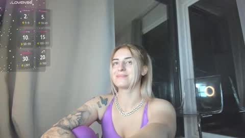 Snapshot of ella_vee chatting on October 2025 02:58:02 AM ella_vee online show from October 2025 02:58:02 AM
