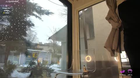 ella_vee online show from February 2026 06:03:01 AM