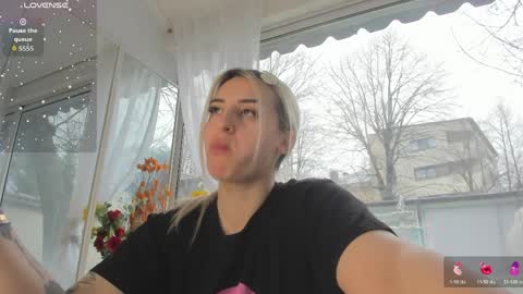 Snapshot of ella_vee chatting on April 2026 04:55:01 AM ella_vee online show from April 2026 04:55:01 AM