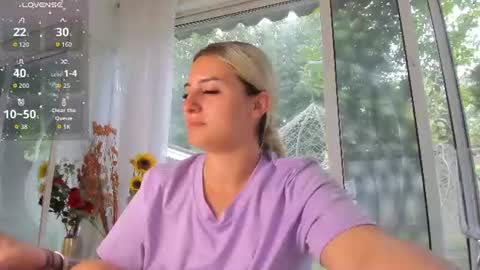 Snapshot of ella_vee chatting on June 2026 06:00:01 AM ella_vee online show from June 2026 06:00:01 AM