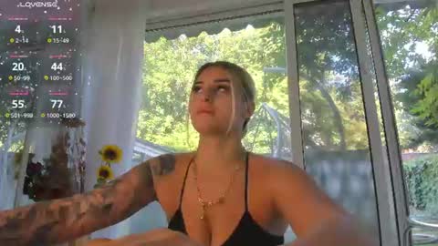 Snapshot of ella_vee chatting on July 2026 05:36:02 AM ella_vee online show from July 2026 05:36:02 AM