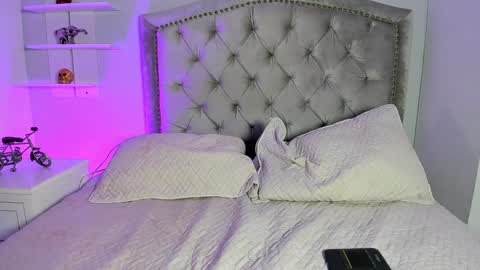 Ellaa Muller online show from December 2024 09:06:02 PM