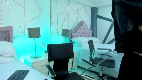 Ellaa Muller online show from February 2025 06:20:01 PM