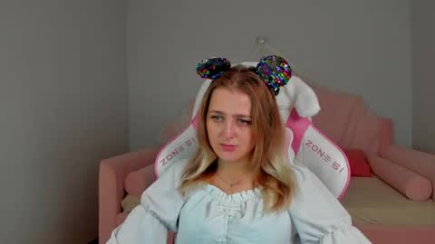 EllaBells online show from April 2026 05:07:02 AM