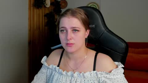 EllaBells online show from April 2026 05:02:02 AM