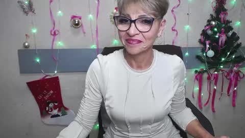 Snapshot of ellabonito chatting on December 2024 01:28:02 PM EllaBonito online show from December 2024 01:28:02 PM