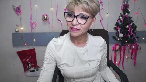 Snapshot of ellabonito chatting on January 2025 09:30:02 AM EllaBonito online show from January 2025 09:30:02 AM