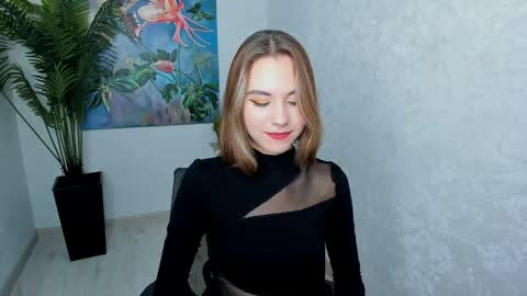 ellacurtis online show from April 2026 06:05:02 PM
