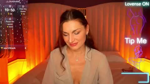 Ella online show from October 2025 09:04:01 PM