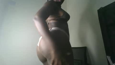 Snapshot of ellah_simone chatting on May 2026 02:45:02 PM ellah-simone online show from May 2026 02:45:02 PM