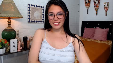 Snapshot of ellahollywood1818 chatting on December 2024 03:33:02 PM CINDERELLA online show from December 2024 03:33:02 PM