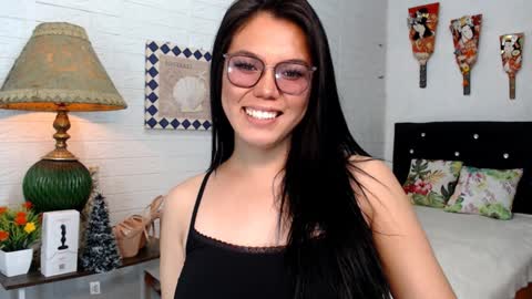 Snapshot of ellahollywood1818 chatting on December 2024 02:09:02 AM CINDERELLA online show from December 2024 02:09:02 AM