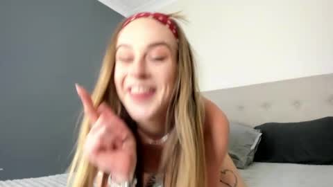 Snapshot of ellajadeexx chatting on April 2026 05:48:02 AM ellaaaa online show from April 2026 05:48:02 AM