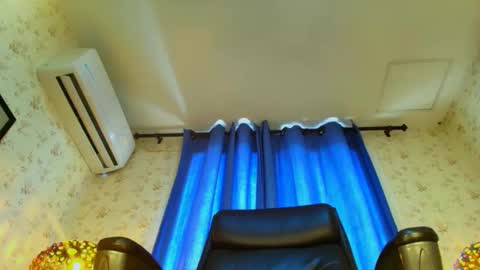 ellajanes online show from October 2025 04:53:02 PM