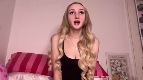 Snapshot of ellamcdaniel chatting on May 2026 04:50:02 AM ellamcdaniel online show from May 2026 04:50:02 AM