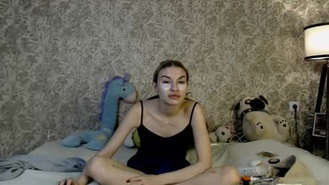 ellamilla online show from November 2025 04:35:01 AM