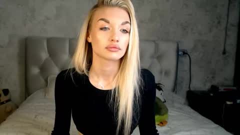 ellamilla online show from March 2026 01:47:01 PM