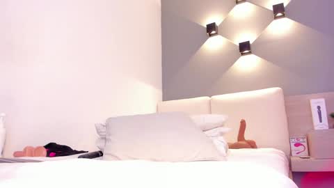 Ella online show from January 2025 07:39:02 AM