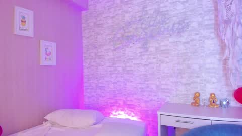 Ella online show from February 2025 07:52:02 AM