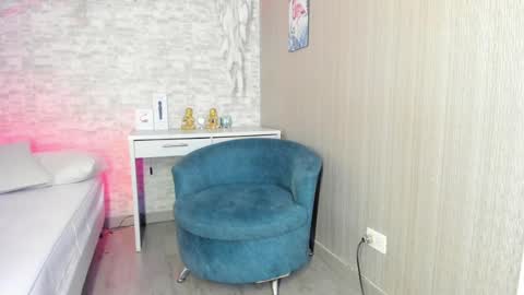 Ella online show from March 2025 04:38:02 AM