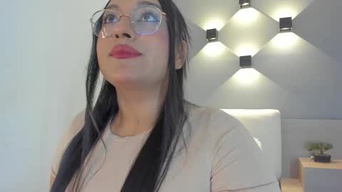 Ella online show from October 2025 12:03:01 PM