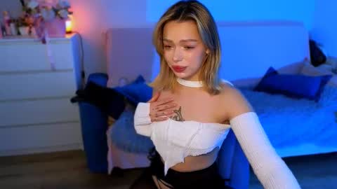 Ella online show from November 2025 05:17:01 AM