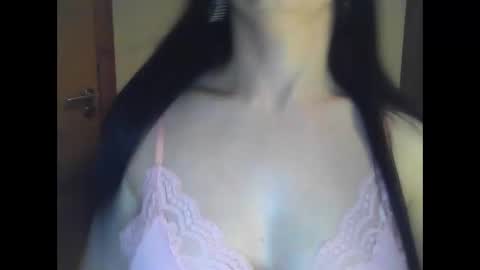 Snapshot of elle010843 chatting on April 2026 09:39:33 PM elle010843 online show from April 2026 09:39:33 PM