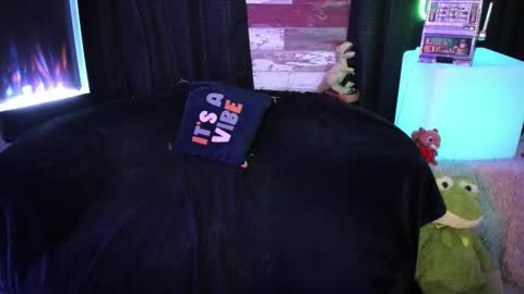 Snapshot of elle4you chatting on March 2026 07:07:01 PM ELLE online show from March 2026 07:07:01 PM