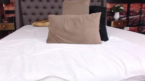 Snapshot of elle_luv chatting on December 2025 04:54:01 AM Elle online show from December 2025 04:54:01 AM