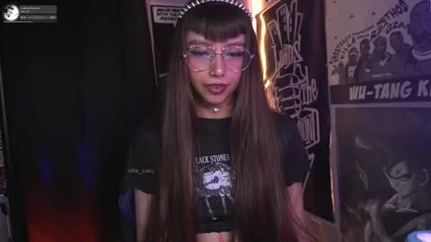 Snapshot of elle_uwu chatting on December 2025 12:22:01 PM follow me on instagram . online show from December 2025 12:22:01 PM