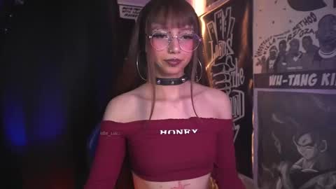 Snapshot of elle_uwu chatting on February 2026 05:05:02 PM follow me on instagram . online show from February 2026 05:05:02 PM