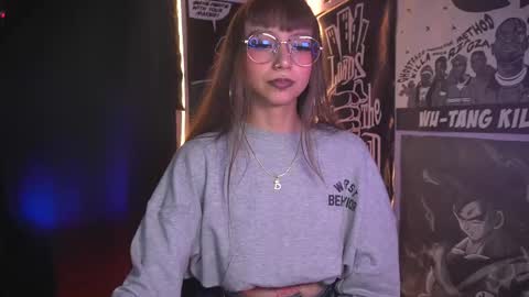 Snapshot of elle_uwu chatting on February 2026 10:36:01 PM follow me on instagram . online show from February 2026 10:36:01 PM