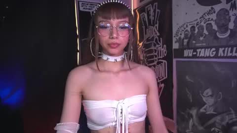 Snapshot of elle_uwu chatting on February 2026 05:46:02 PM follow me on instagram . online show from February 2026 05:46:02 PM