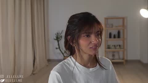 Snapshot of ellelure_ chatting on January 2025 09:28:01 PM Linda Restrepo online show from January 2025 09:28:01 PM