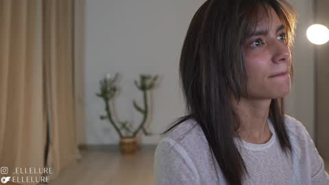 Snapshot of ellelure_ chatting on January 2025 11:54:01 PM Linda Restrepo online show from January 2025 11:54:01 PM