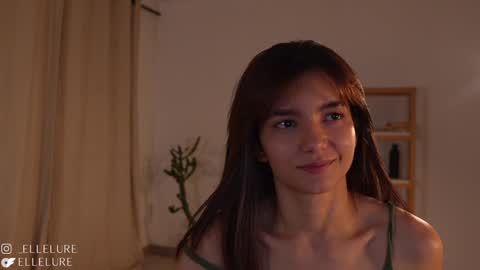 Snapshot of ellelure_ chatting on January 2025 04:14:02 AM Linda Restrepo online show from January 2025 04:14:02 AM