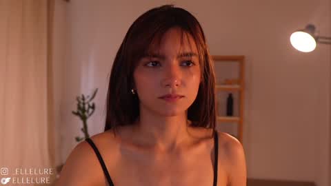 Snapshot of ellelure_ chatting on February 2025 09:51:01 PM Linda Restrepo online show from February 2025 09:51:01 PM