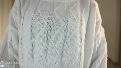 Snapshot of ellelure_ chatting on February 2025 07:10:02 PM Linda Restrepo online show from February 2025 07:10:02 PM