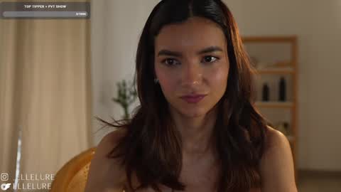 Snapshot of ellelure_ chatting on February 2025 09:20:02 PM Linda Restrepo online show from February 2025 09:20:02 PM