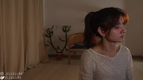 Snapshot of ellelure_ chatting on February 2025 02:44:02 AM Linda Restrepo online show from February 2025 02:44:02 AM