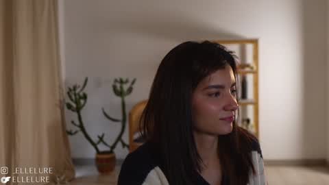 Snapshot of ellelure_ chatting on February 2025 10:00:01 PM Linda Restrepo online show from February 2025 10:00:01 PM