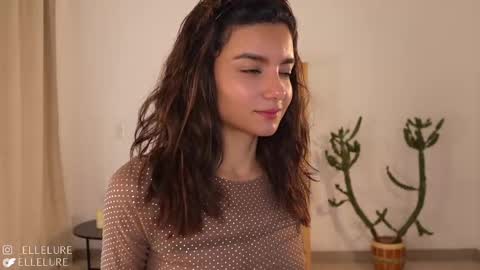 Snapshot of ellelure_ chatting on February 2025 10:20:02 PM Linda Restrepo online show from February 2025 10:20:02 PM