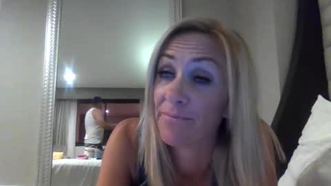 Snapshot of ellenv chatting on September 2025 08:52:02 AM ElleNV online show from September 2025 08:52:02 AM