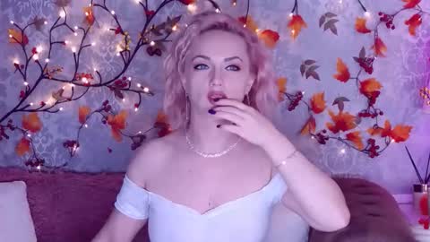 Elliana online show from September 2025 02:24:01 AM