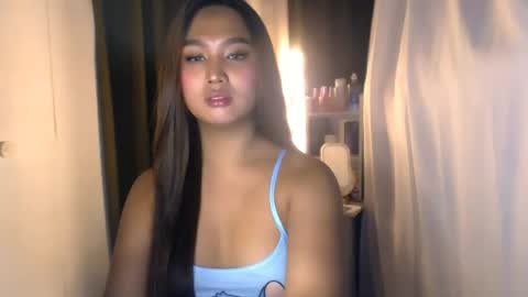 Snapshot of elliecummers chatting on June 2026 06:22:02 PM ellie online show from June 2026 06:22:02 PM