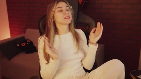 Snapshot of elliecutes chatting on January 2025 05:33:01 AM elliecutes online show from January 2025 05:33:01 AM