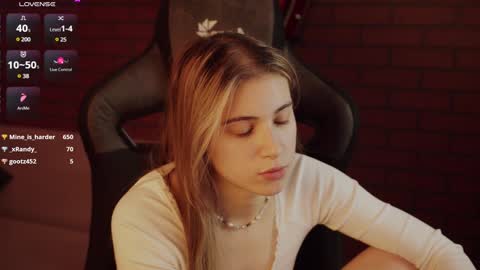 Snapshot of elliecutes chatting on January 2025 12:30:02 PM elliecutes online show from January 2025 12:30:02 PM