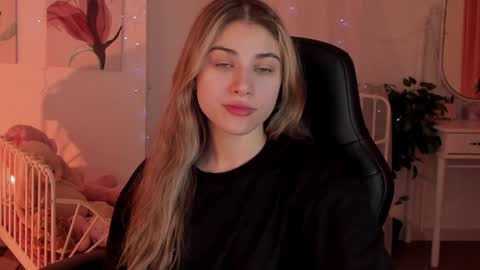 Snapshot of elliecutes chatting on January 2025 05:15:02 AM elliecutes online show from January 2025 05:15:02 AM